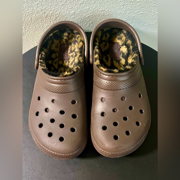 Crocs Cheetah Print Fleece Lined Clogs Women Size 9 Slip On Sandals - Brown - Picture 1 of 8